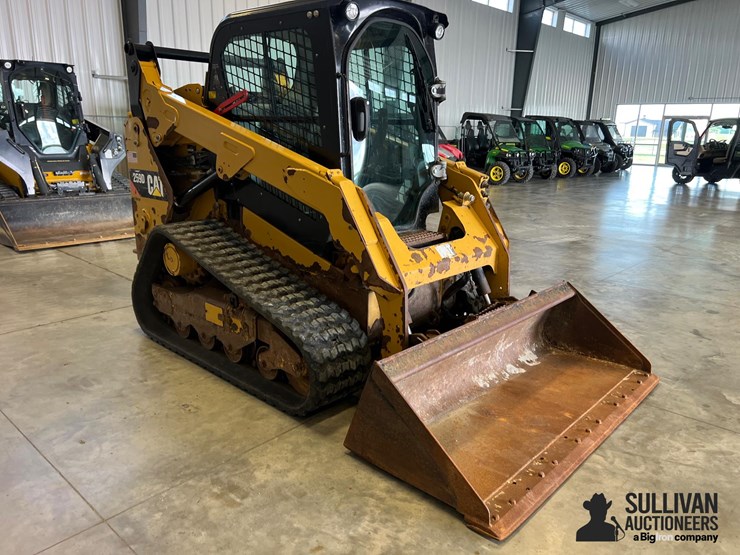 2014-caterpillar-259d-image-9