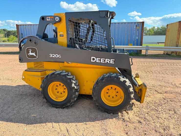 2022-deere-320g-image-3