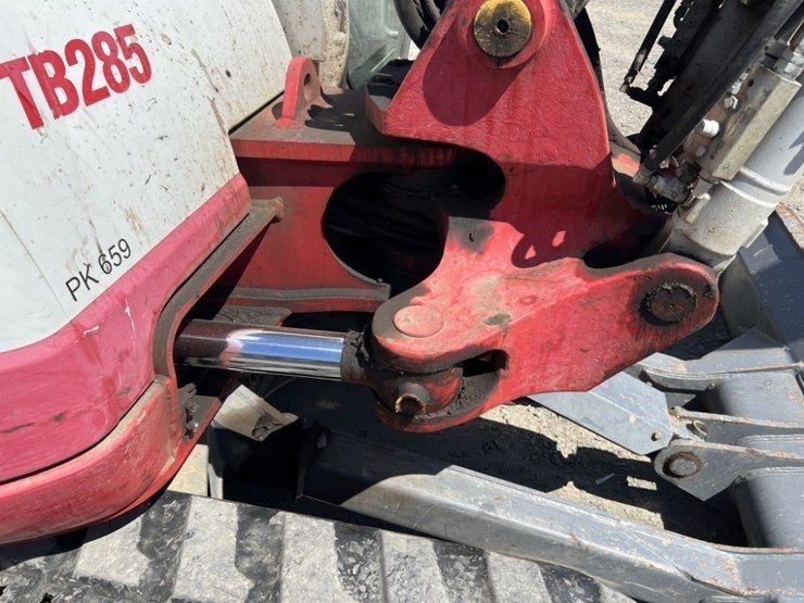 2014-takeuchi-tb285-image-13