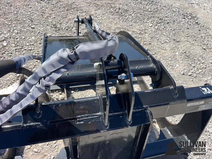 legend-72”-compact-skid-steer-grapple-image-14
