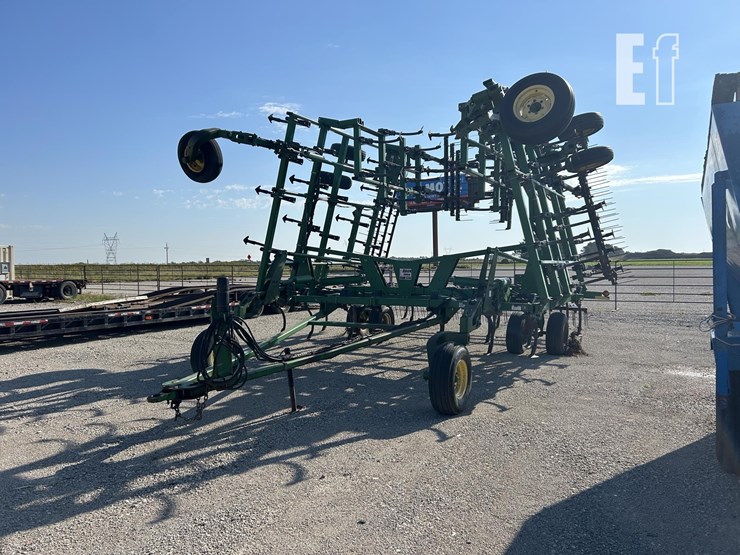 2004-john-deere-2210-image-1