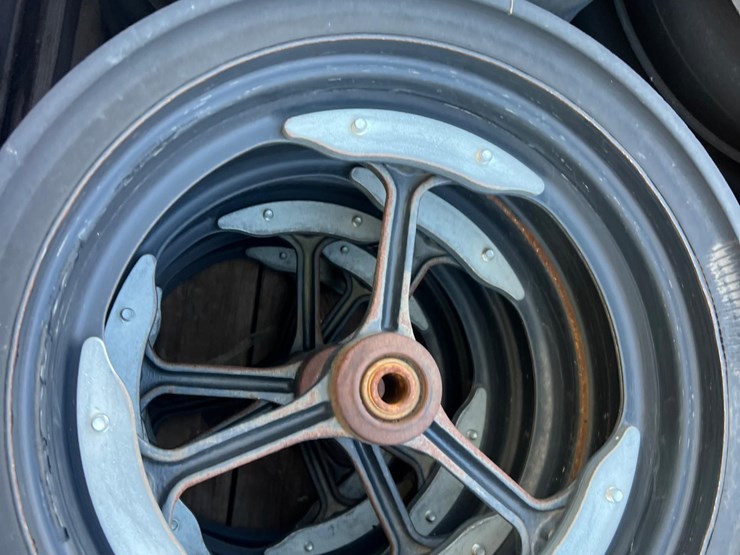 planter-gauge-wheels-image-7