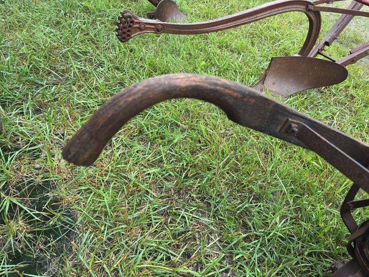 cole-horse-drawn-planter-image-15