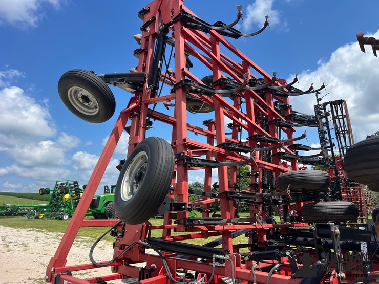 2011-case-ih-200-image-11