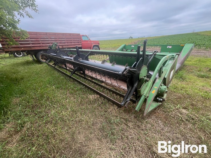 john-deere-220-image-6
