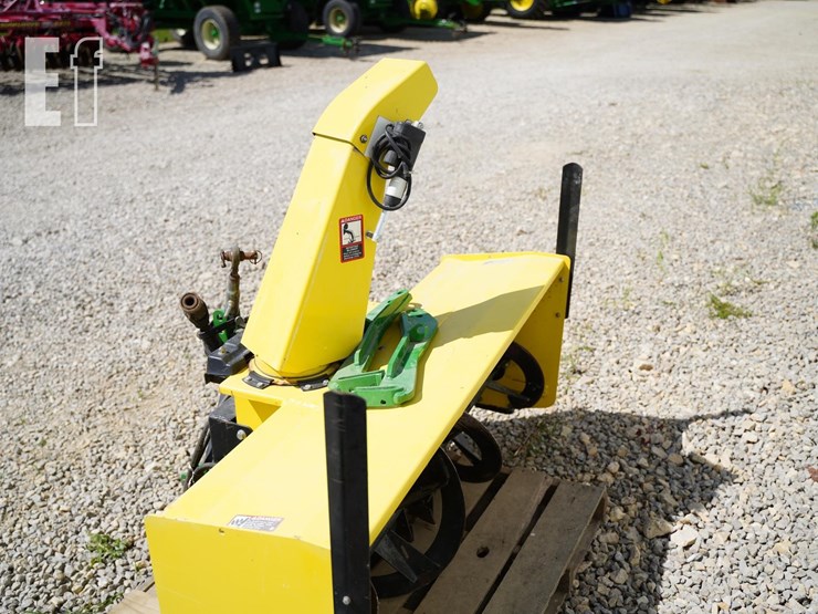 2014-john-deere-3033r-image-42