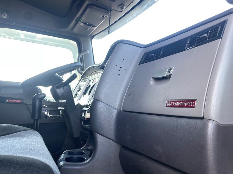 2012-kenworth-t660-image-38