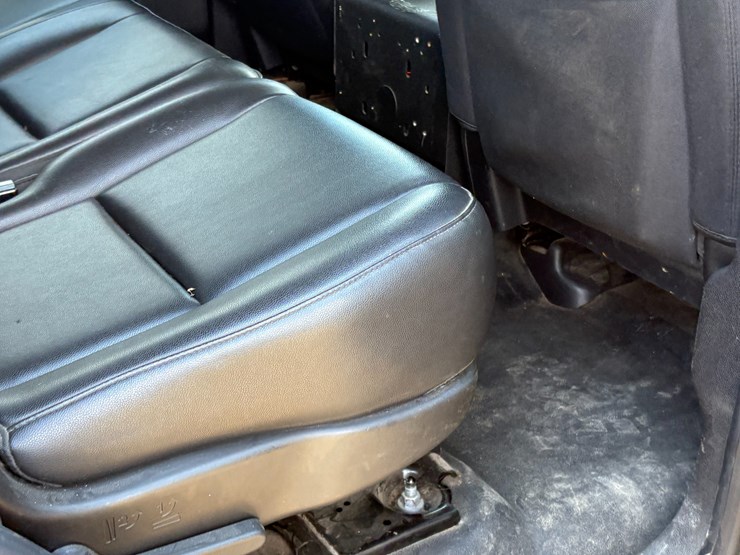 2013-chevrolet-tahoe-image-15