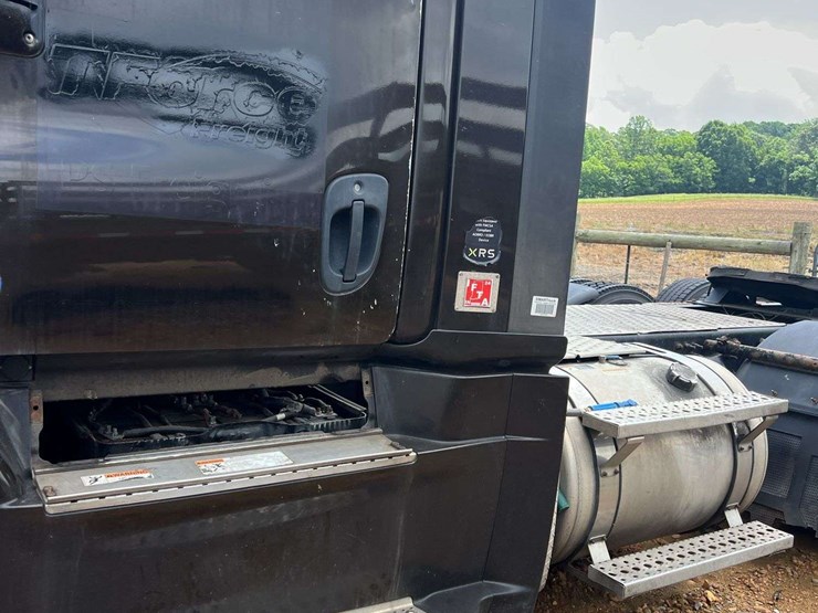2018-freightliner-t/a-daycab-truck-*inop-image-10