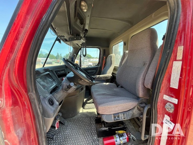 2013-freightliner-cascadia-day-cab-truck-(jn2570,-unit-4038)-image-55