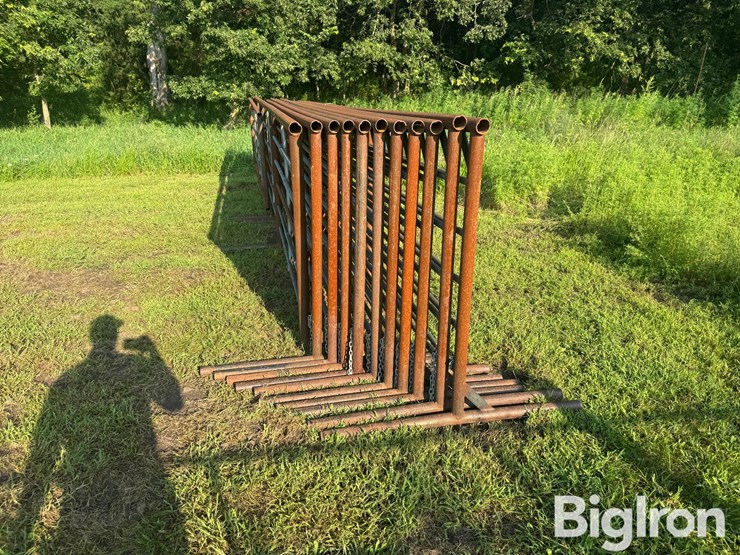 freestanding-panels-w/gate-image-8