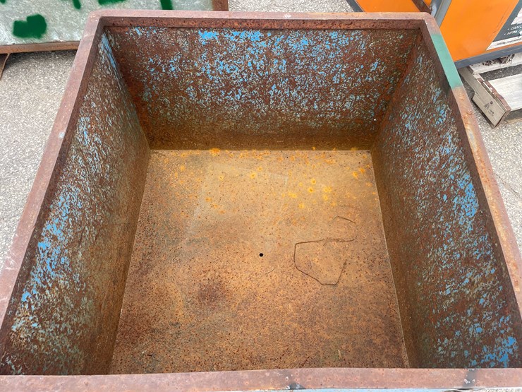 #8028-•-material-handling-parts-bin-or-scrap-bin-(o11)-image-2