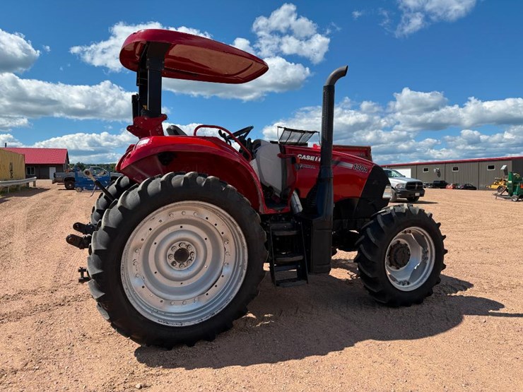 2016-case-ih-farmall-130a-image-4