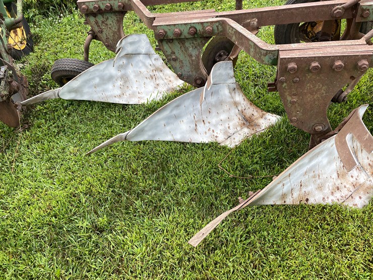 #7462-•-john-deere-moldboard-plow-image-4