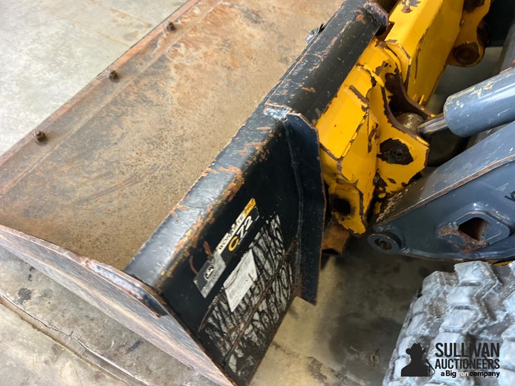2018-deere-317g-image-17