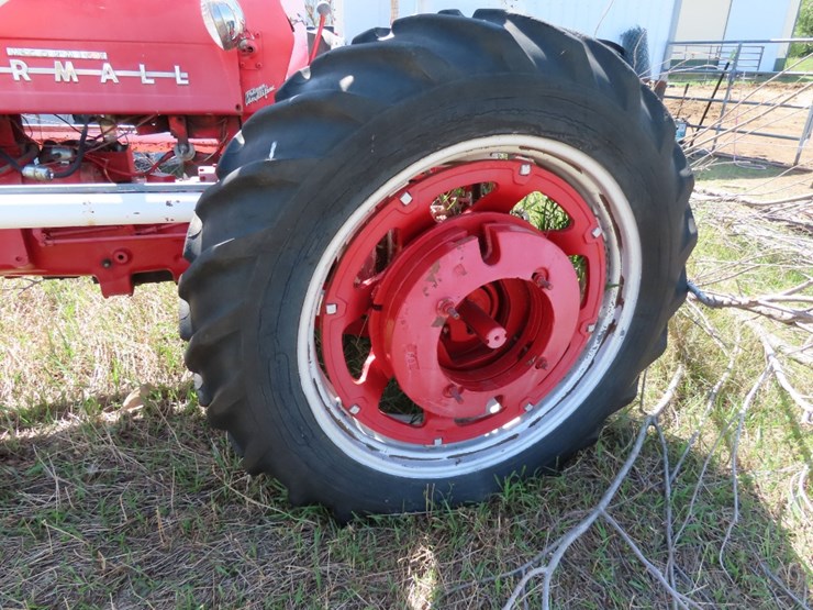 farmall-300-with-loader-image-7