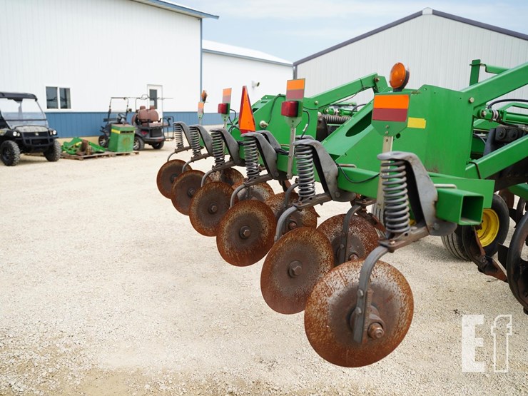 2005-john-deere-2700-image-16