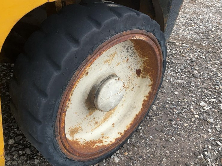 #1355-•-yale-forklift*-image-9