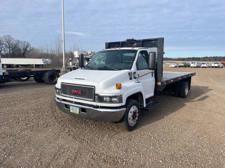 2005-gmc-5500-image-1