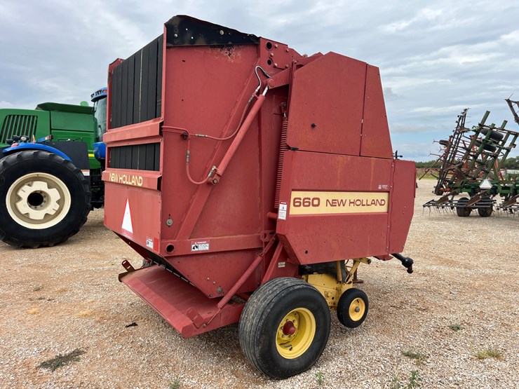 new-holland-660-image-10