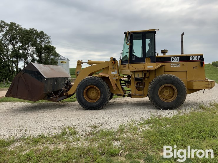 caterpillar-938f-image-8