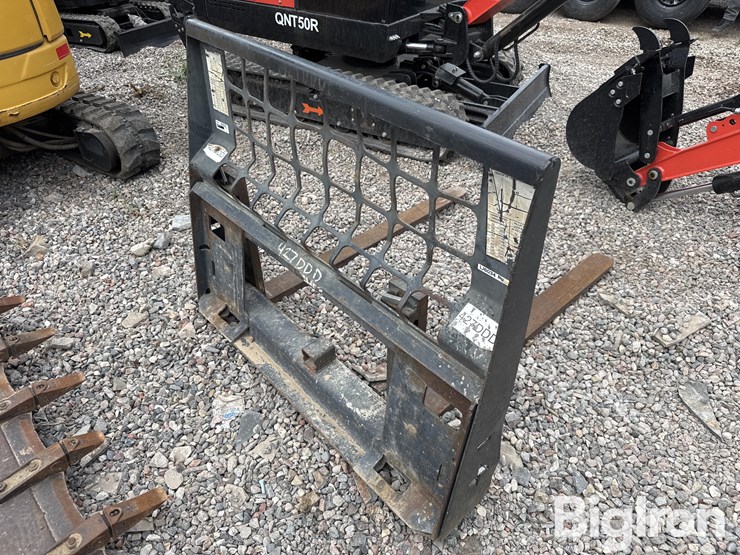 4'-compact-track-loader-pallet-forks-image-5