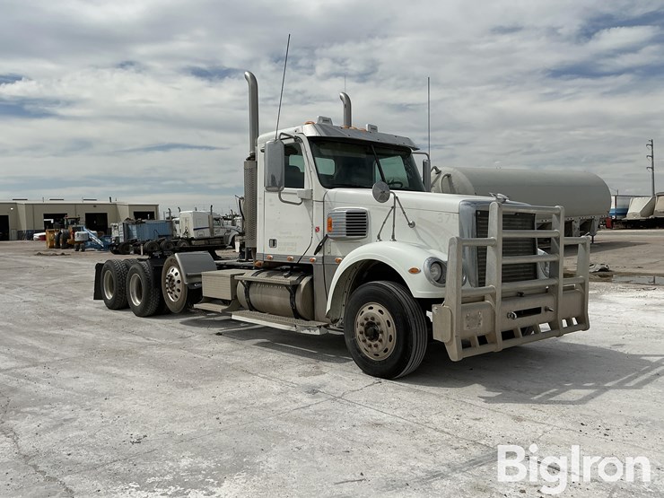 2017-freightliner-coronado-132-image-3