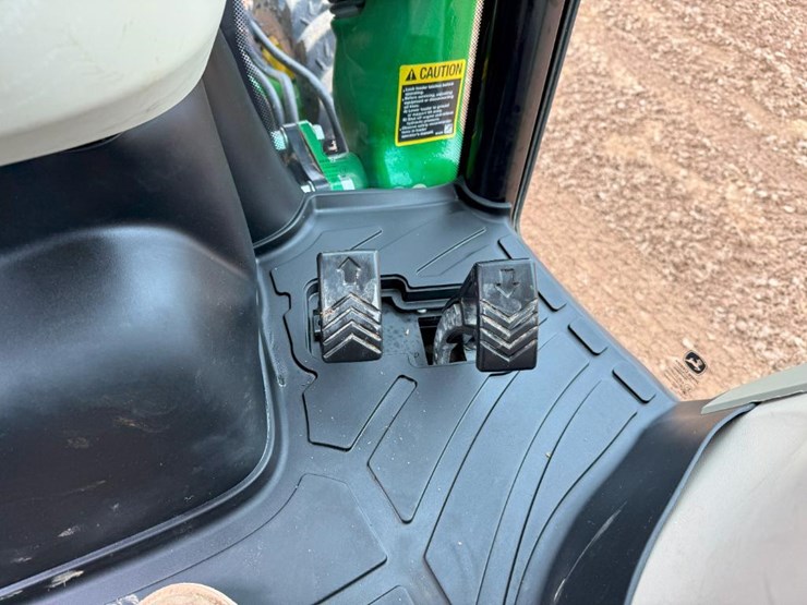 2020-john-deere-3033r-image-47