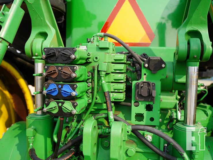 2013-john-deere-8335rt-image-29
