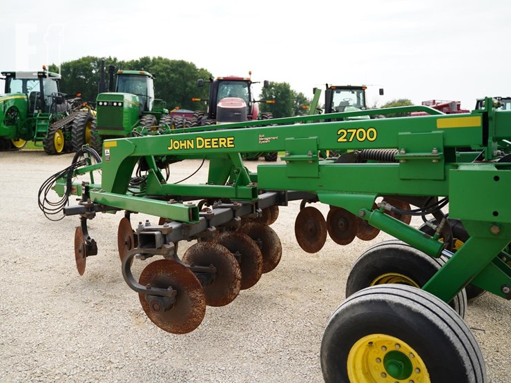 2005-john-deere-2700-image-19