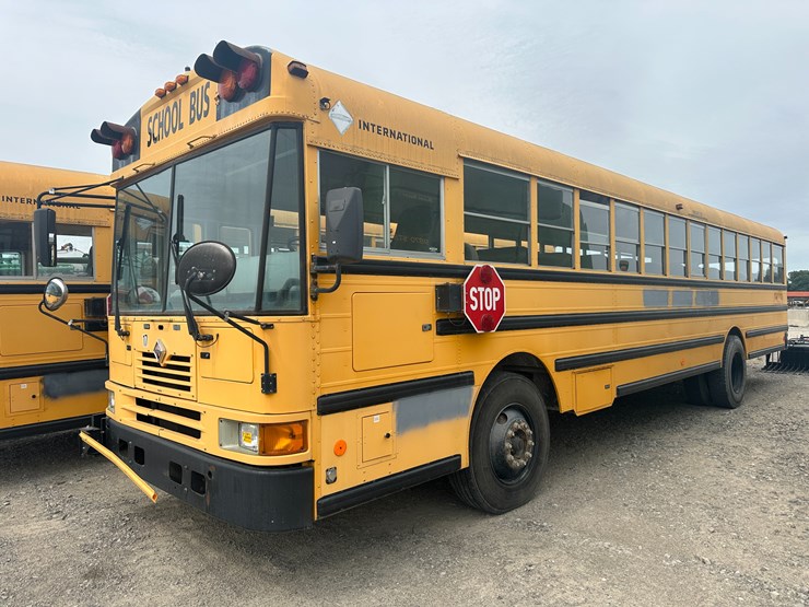 #18-•-#23871-•-2002-international-genesis-school-bus-vin:-1hvbgaan62a917777-image-1