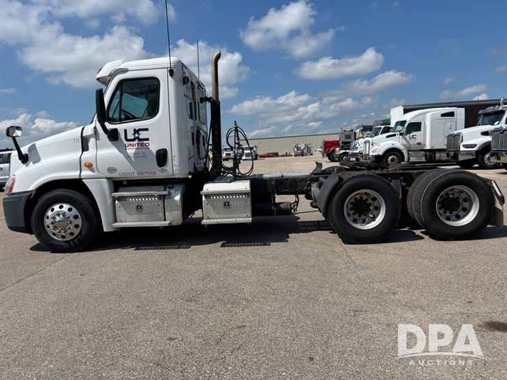 2013-freightliner-truck-(dr11874-unit-771)-image-5