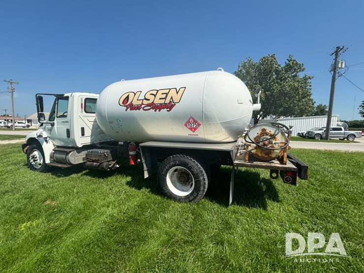 2004-international-harvestor-1954d-image-7
