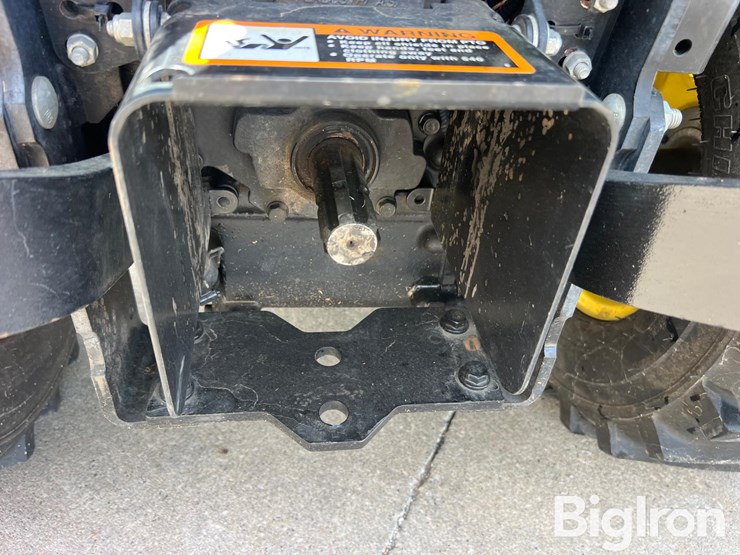 2015-john-deere-1025r-image-19