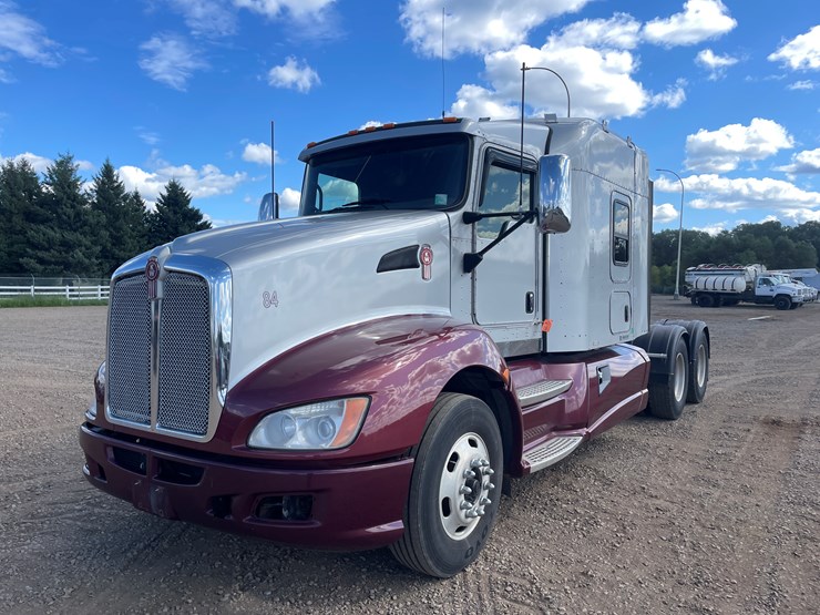 2012-kenworth-t660-image-1
