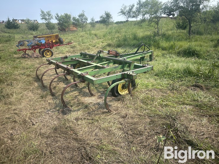 john-deere-100-image-7