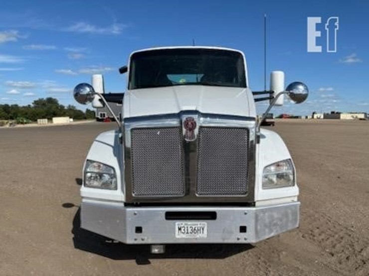 2016-kenworth-t880-image-2
