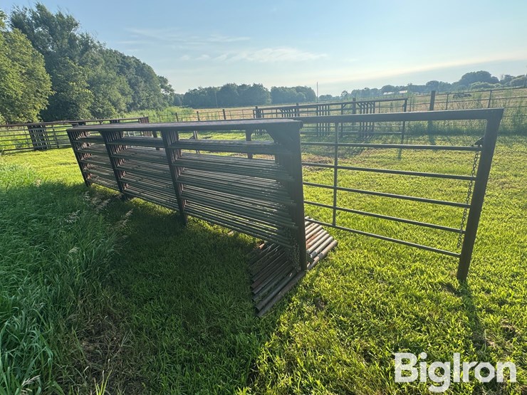 freestanding-panels-w/gate-image-6