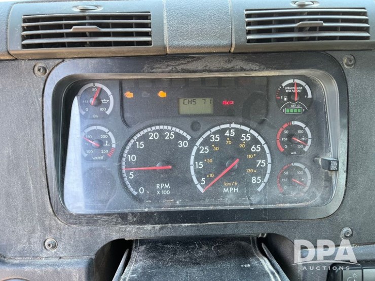 2013-freightliner-cascadia-day-cab-truck-(jn2570,-unit-4038)-image-62