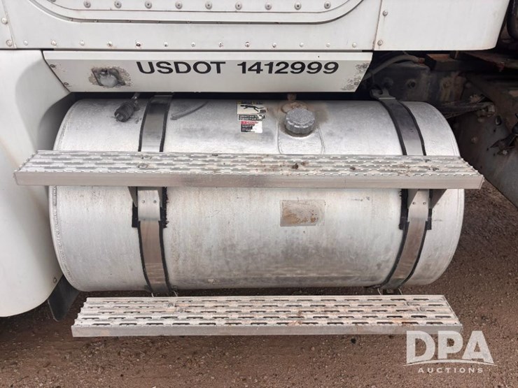 2004-ihc-9400i-dry-tender-truck-(gp11023,-unit-193)-image-26
