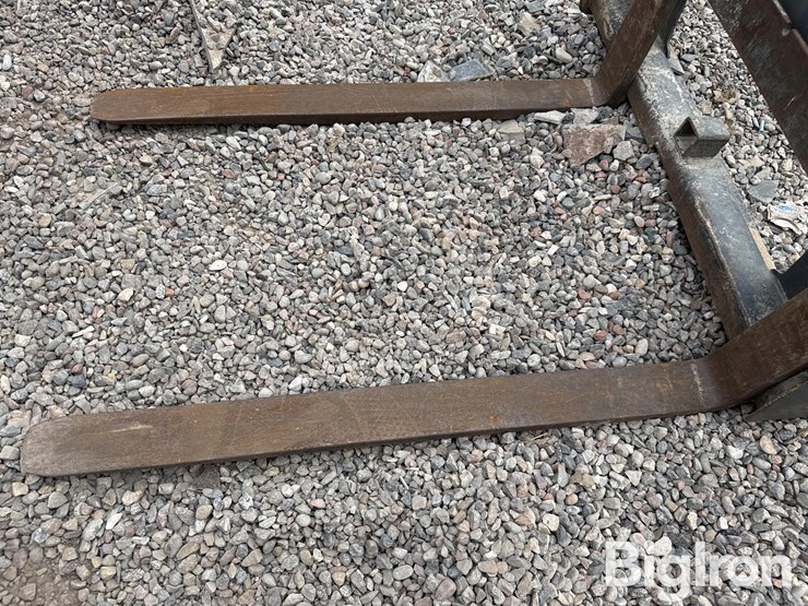 4'-compact-track-loader-pallet-forks-image-9