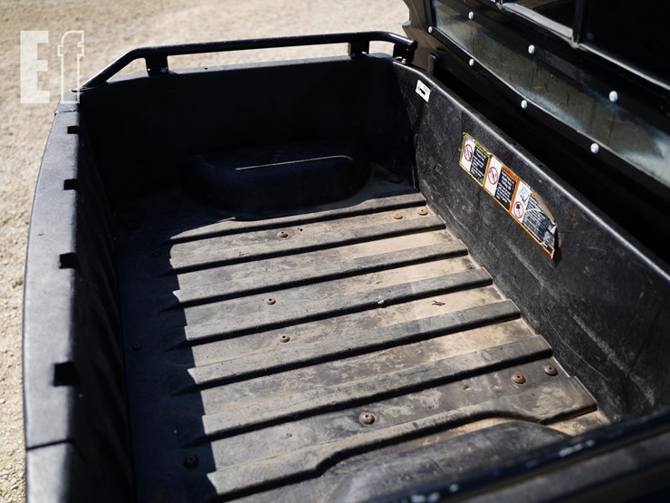 2017-john-deere-gator-image-21