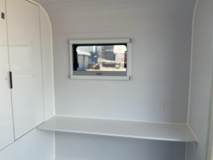 #4020-•-new-outdoor-living-&-working-tiny-house-image-18