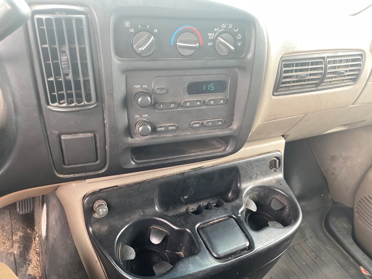 2002-chevrolet-3500-image-19
