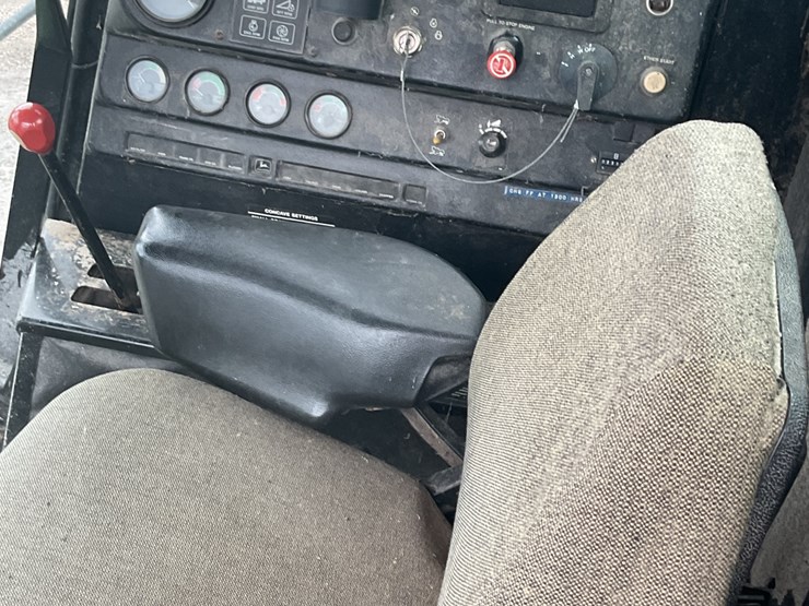 2018-john-deere-7720-titan-ii-image-11