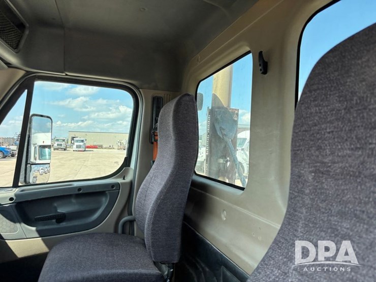 2013-freightliner-truck-(dr11874-unit-771)-image-62