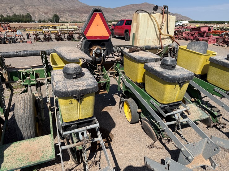 john-deere-7300-image-7
