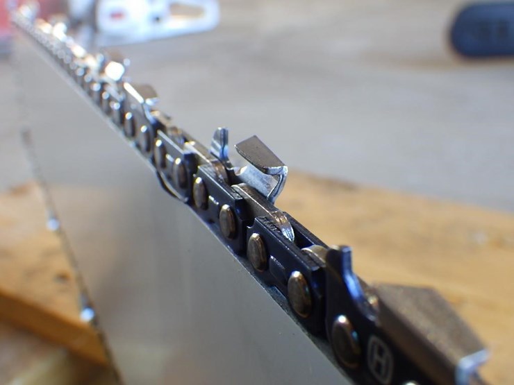 24"-hnsavrqua-chainsaw-365-image-11