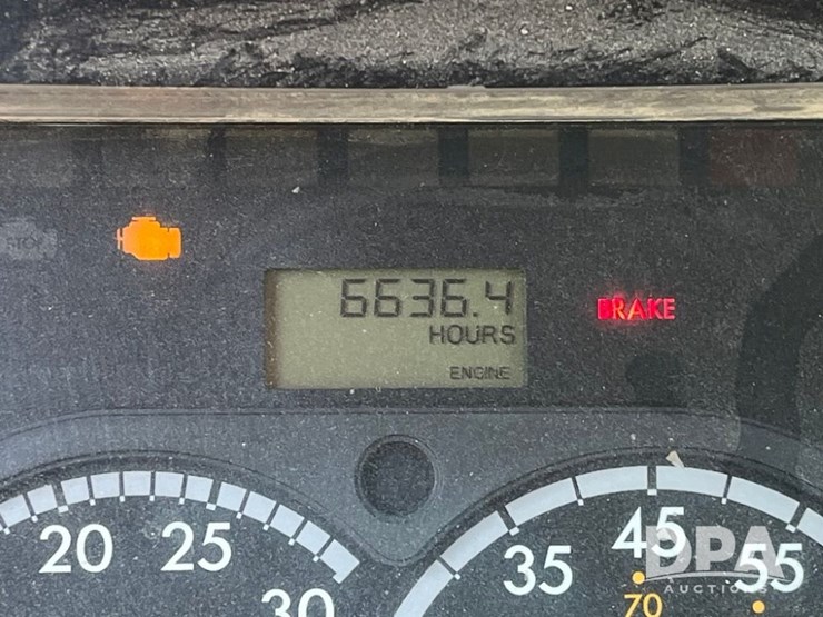 2013-freightliner-cascadia-day-cab-truck-(jn2570,-unit-4038)-image-65