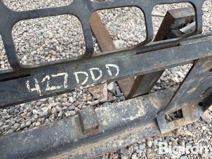 4'-compact-track-loader-pallet-forks-image-17